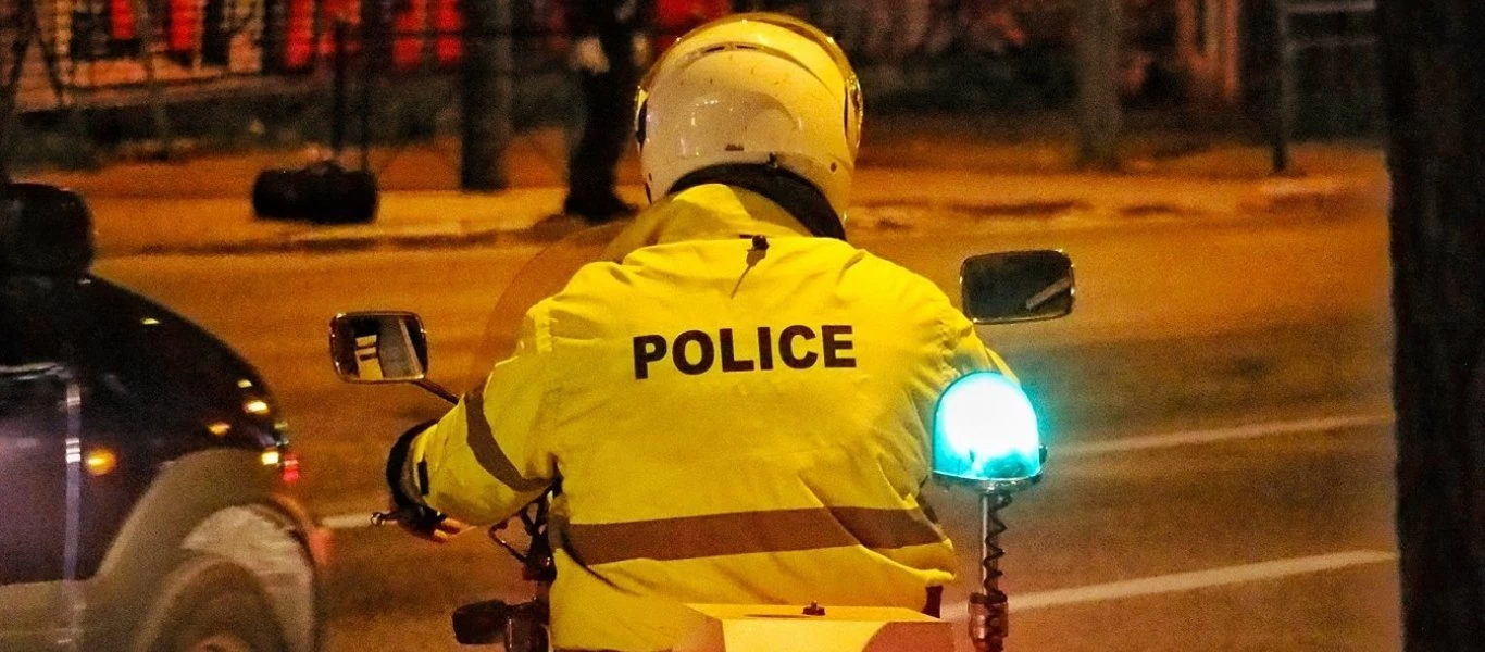 Κόντρες στην παραλιακή: Βίντεο - ντοκουμέντο από καταδίωξη αστυνομικών